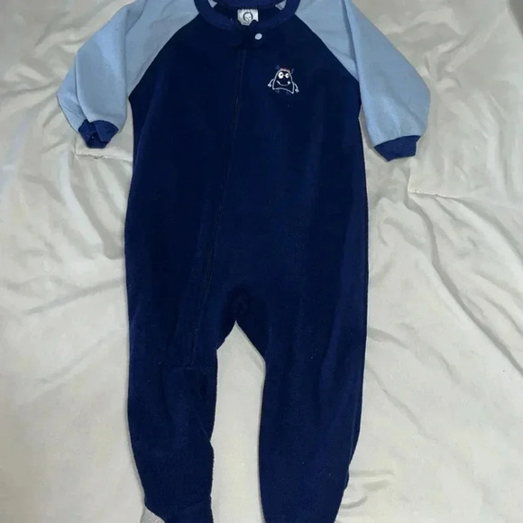 18 month Gerber fleece pjs - Picture 2 of 4